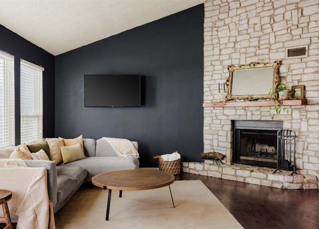 Property at 19 Deerfield Dr #2, Wimberley, TX 78676, 2 beds, 2.5 baths