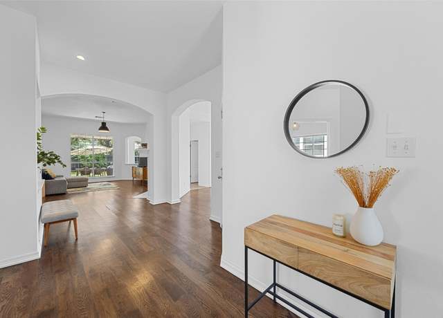 Property at 6625 Oasis Dr, Austin, TX 78749, 3 beds, 2 baths