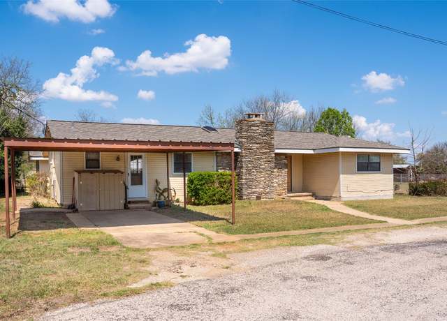 Property at 600 W Cypress St, Johnson City, TX 78636, 4 beds, 3 baths