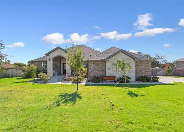 Property at 1066 Vista Dr, Salado, TX 76571, 4 beds, 3 baths