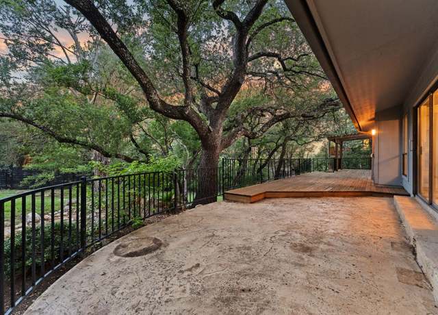 Property at 605 Flamingo Blvd, Lakeway, TX 78734, 3 beds, 2 baths