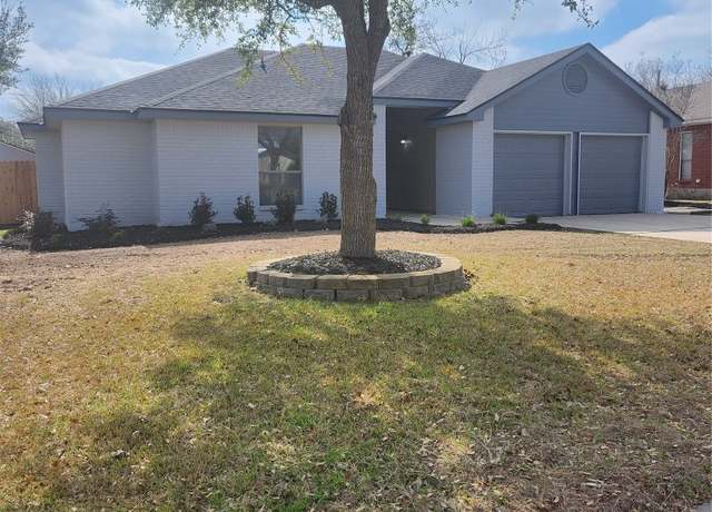 Property at 108 Cottonwood Dr, Hutto, TX 78634, 3 beds, 2 baths