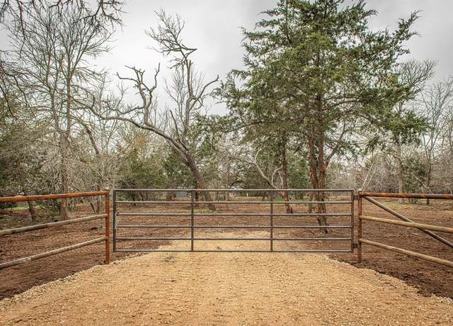 Property at 1005 Chamberlin Rd, Dale, TX 78616
