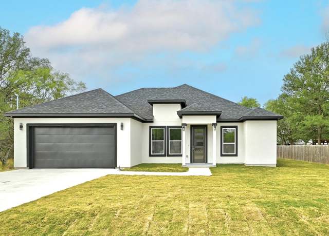 Property at 109 E Pauwela Ln, Bastrop, TX 78602, 4 beds, 2 baths
