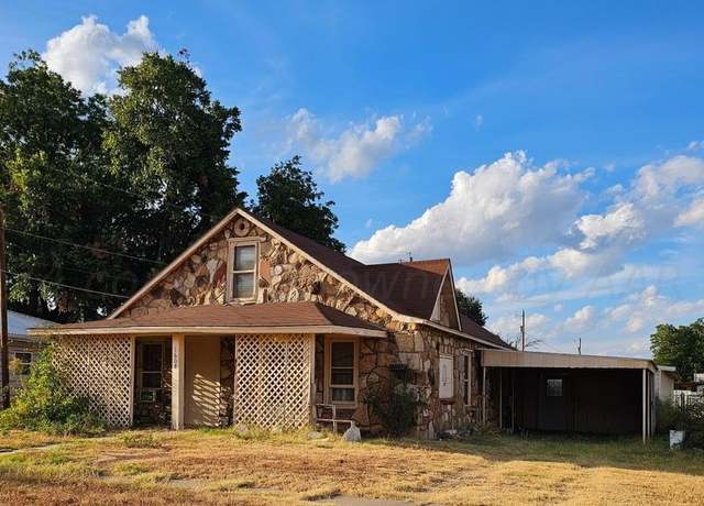 Property at 1608 Backus St, Paducah, TX 79248, 3 beds, 2 baths