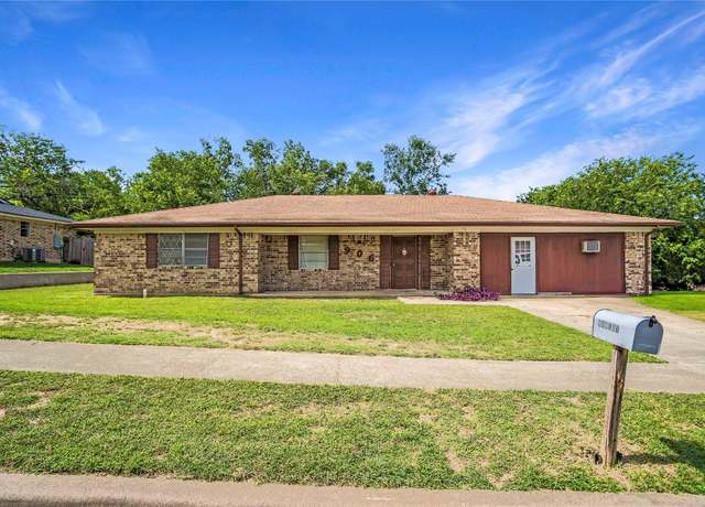 Property at 906 Lynn Ln, Copperas Cove, TX 76522, 4 beds, 2 baths