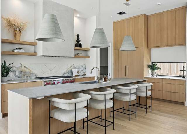 Property at 2411 Wilke Dr, Austin, TX 78704, 5 beds, 5.5 baths