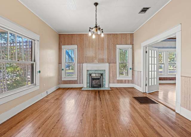 Property at 110 W Pecan St, Hutto, TX 78634, 5 beds, 2 baths
