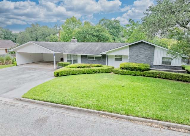 Property at 104 N Fair St, Gonzales, TX 78629, 3 beds, 2.5 baths