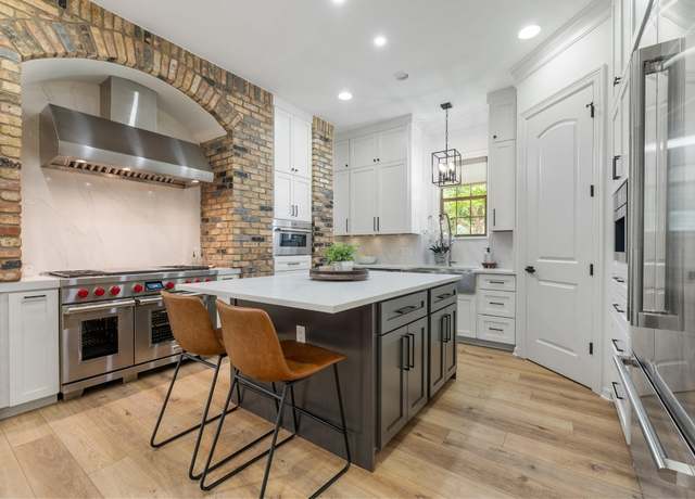 Property at 7 Sunview Rd, The Hills, TX 78738, 5 beds, 4.5 baths