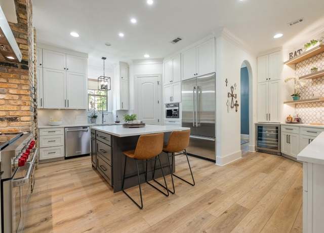 Property at 7 Sunview Rd, The Hills, TX 78738, 5 beds, 4.5 baths