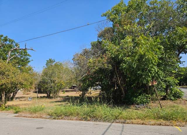Property at 901 N Blanco St, Lockhart, TX 78644