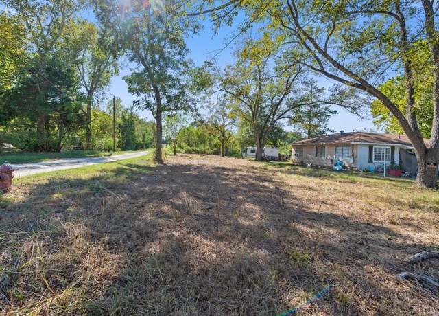 Property at 407 Holly St, Franklin, TX 77856