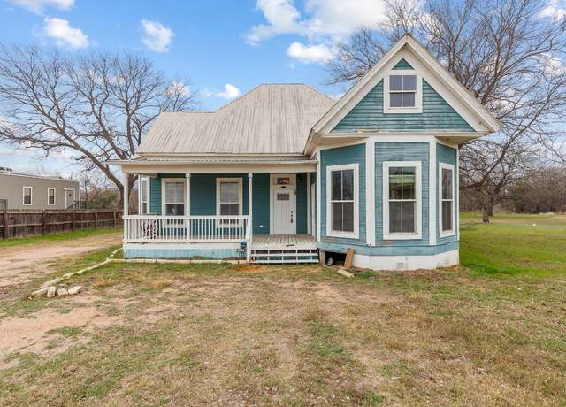 Property at 302 Avenue N, Marble Falls, TX 78654, 4 beds, 2.5 baths