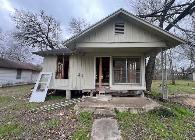 Property at 111 W Austin St, Luling, TX 78648, 2 beds, 2.5 baths