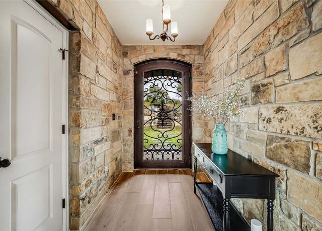Property at 19911 Rancho Cielo Ct, Lago Vista, TX 78645, 5 beds, 3.5 baths