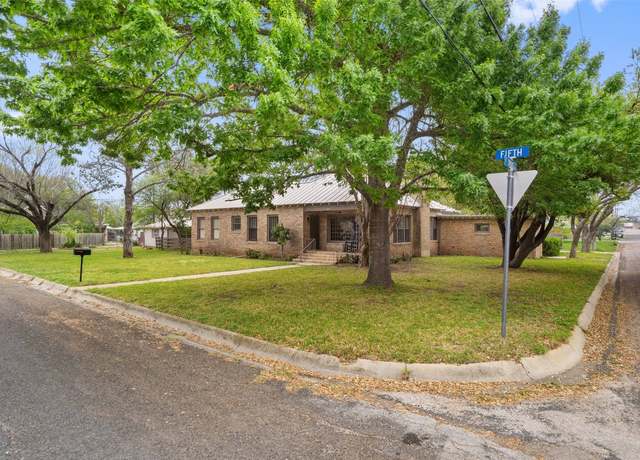 Property at 208 W 5th St, Lampasas, TX 76550, 4 beds, 3 baths
