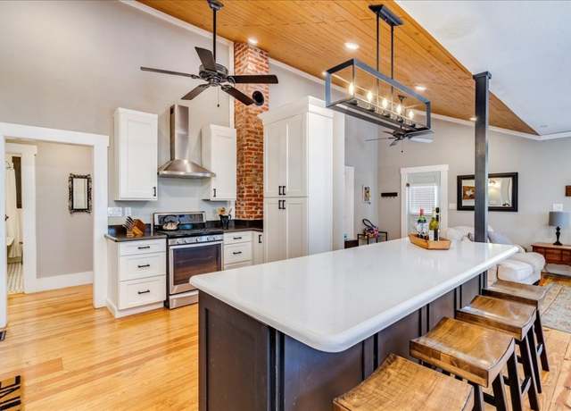 Property at 506 Shaw Ave, Fredericksburg, TX 78624, 3 beds, 2 baths