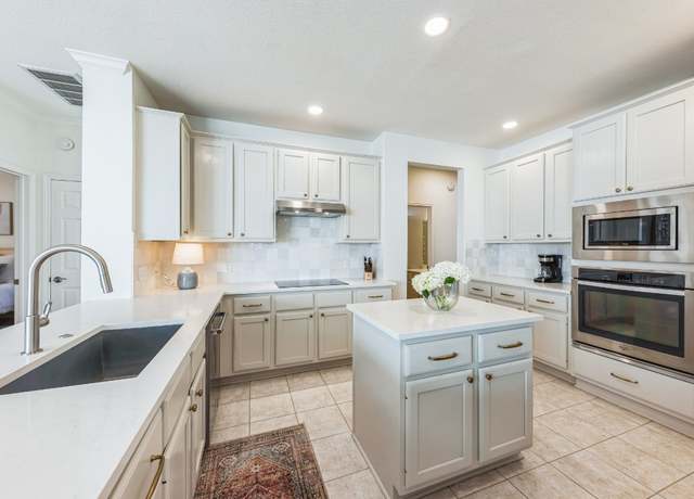 Property at 11817 Lake Stone Dr, Austin, TX 78738, 3 beds, 2 baths