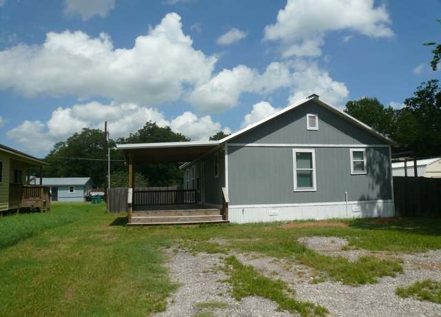 Property at 502 Ross St, Smithville, TX 78957, 3 beds, 2 baths