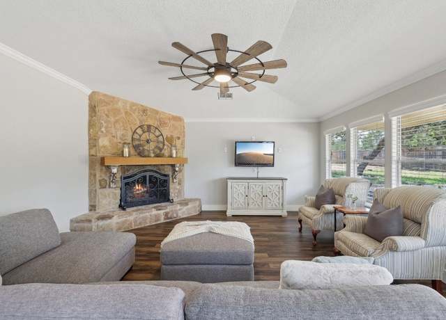 Property at 2608 American Dr, Lago Vista, TX 78645, 5 beds, 3 baths