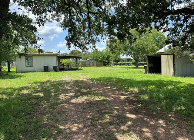 Property at 639 N Manse Ave, Giddings, TX 78942, 1 bed, 1 bath