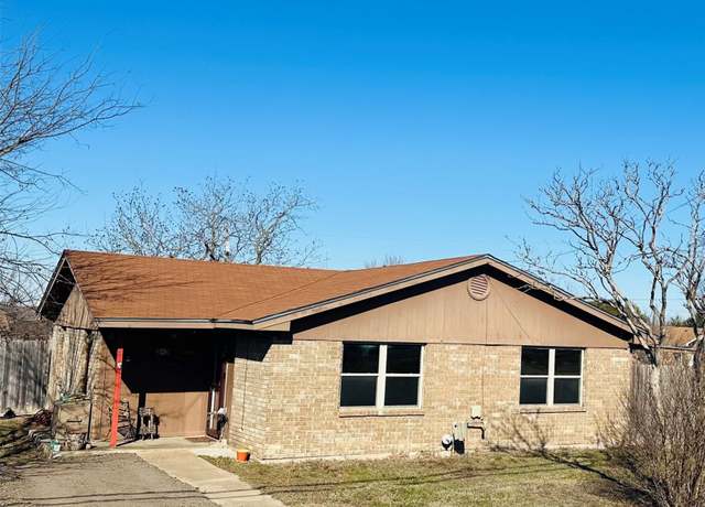 Property at 212 S High St, Rogers, TX 76569, 3 beds, 2 baths