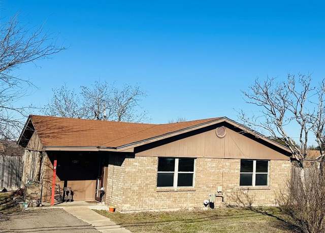 Property at 212 S High St, Rogers, TX 76569, 3 beds, 2 baths