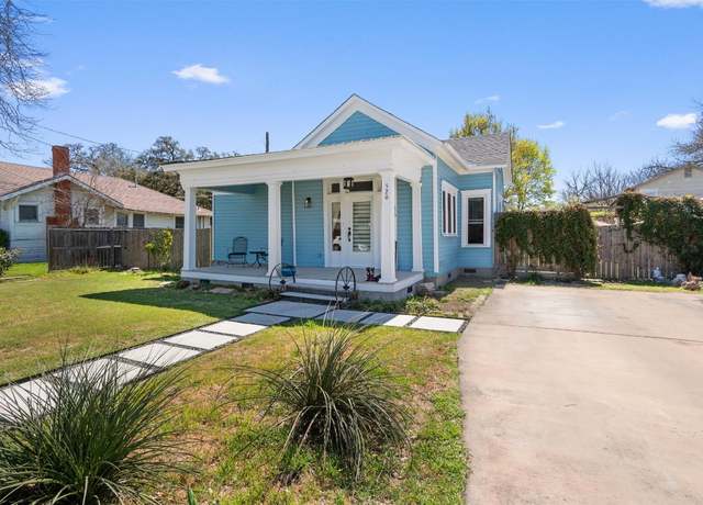 Property at 520 W Prairie Lea St, Lockhart, TX 78644, 4 beds, 3 baths