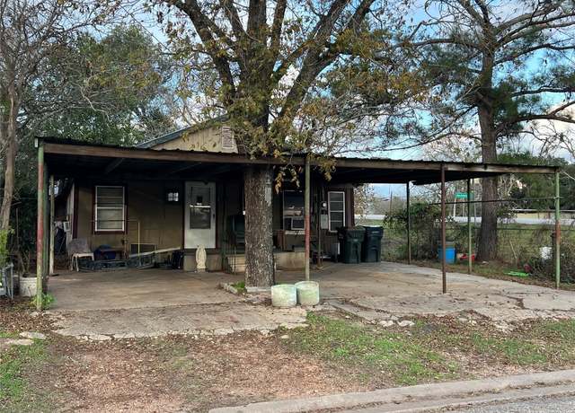 Property at 109 W Crockett St, Giddings, TX 78942, 4 beds, 2 baths