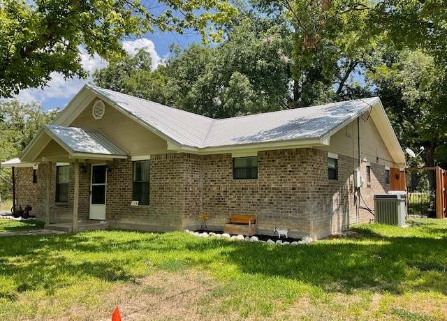 Property at 174 Pecan Dr, Leakey, TX 78873, 4 beds, 2 baths