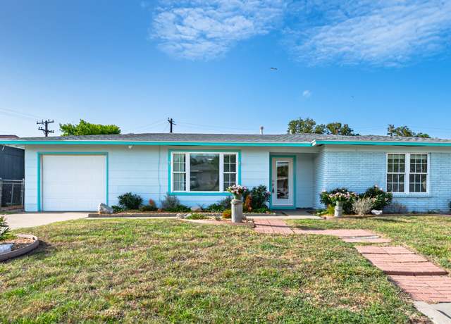 Property at 1904 Cochran Ln, Rockport, TX 78382, 3 beds, 2 baths