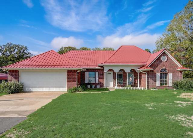 Property at 1495 Makinson Rd, West Point, TX 78963, 6 beds, 4 baths