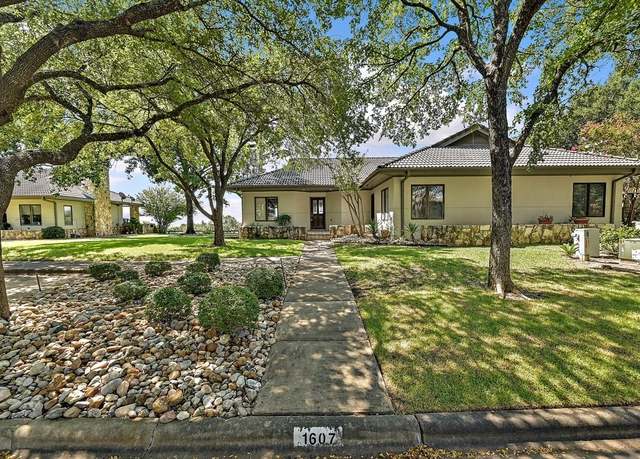 Property at 1607 Clubhouse Hill Dr, Spicewood, TX 78669, 2 beds, 2 baths