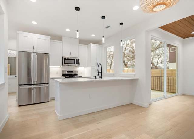 Property at 5305 Ledesma Rd #2, Austin, TX 78721, 2 beds, 2.5 baths