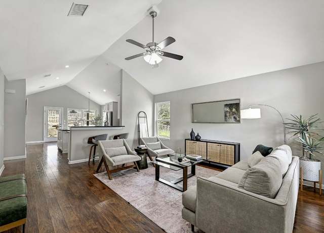 Property at 21003 Dodge Trl, Lago Vista, TX 78645, 3 beds, 2 baths