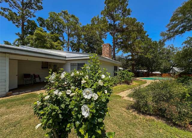 Property at 407 4th Ave, Smithville, TX 78957, 3 beds, 2 baths