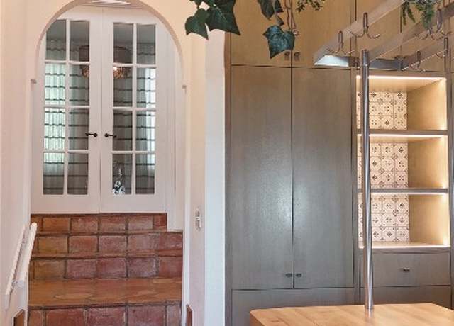 Property at 909 Live Oak Ridge Rd, Austin, TX 78746, 5 beds, 4.5 baths