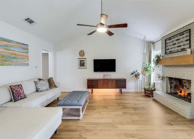 Property at 7300 Glenhill Rd, Austin, TX 78752, 3 beds, 2 baths