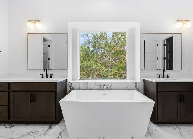Property at 526 Coventry Rd, Spicewood, TX 78669, 4 beds, 3 baths