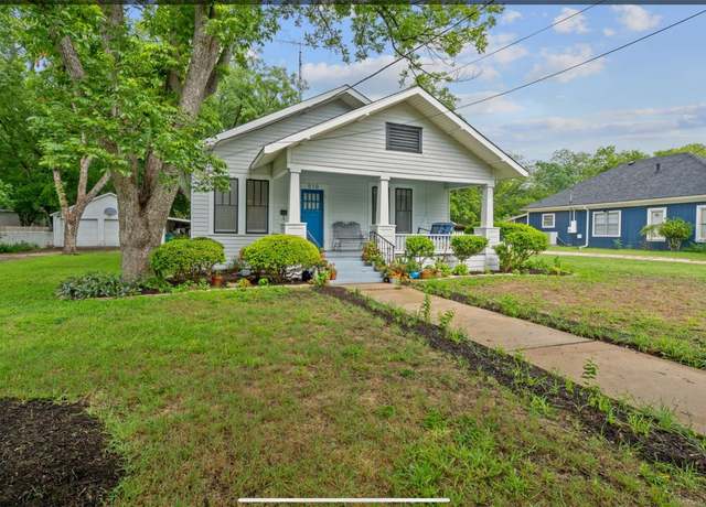 Property at 510 S Guadalupe St, Lockhart, TX 78644, 2 beds, 1 bath