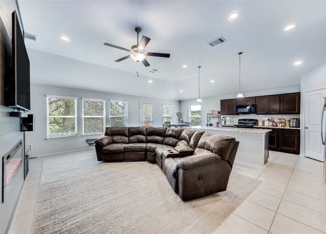 Property at 21302 Santa Rosa Ave, Lago Vista, TX 78645, 3 beds, 2 baths