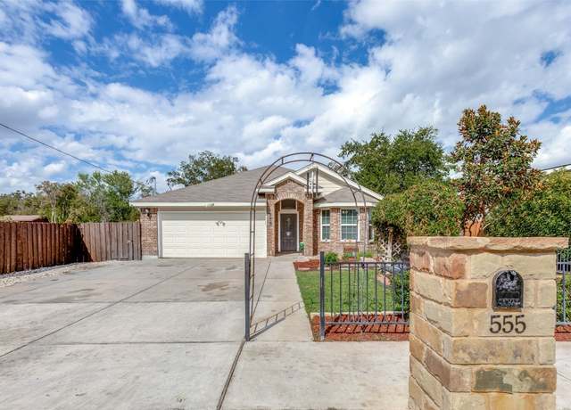 Property at 555 E 20th St, Georgetown, TX 78626, 4 beds, 2 baths