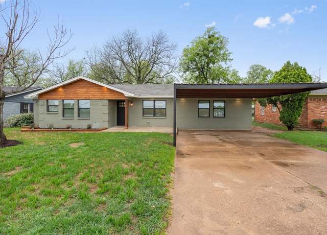 Property at 504 N Main St, Mcgregor, TX 76657, 3 beds, 2.5 baths