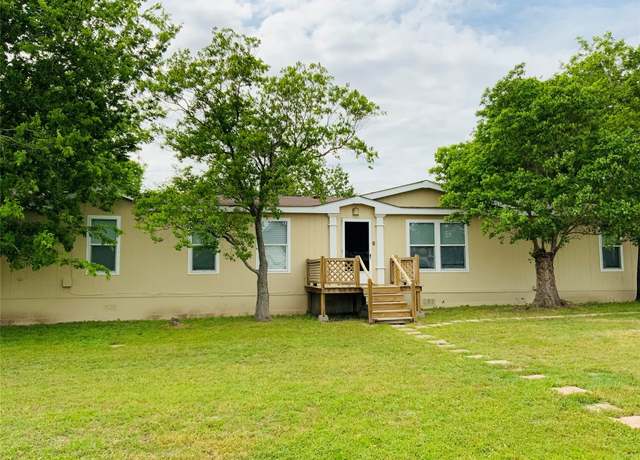 Property at 525 South Chambers St, Giddings, TX 78942, 4 beds, 2 baths