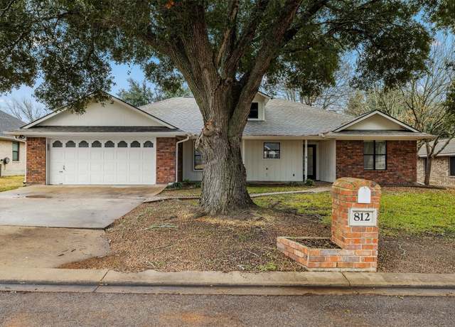 Property at 812 Woodson Dr, Caldwell, TX 77836, 3 beds, 2 baths