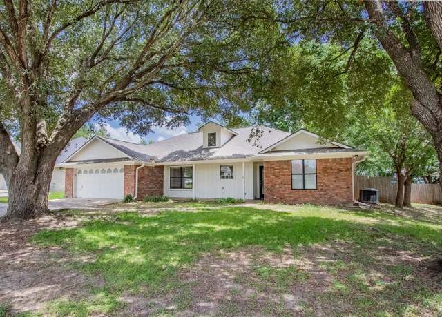 Property at 812 Woodson Dr, Caldwell, TX 77836, 3 beds, 2 baths