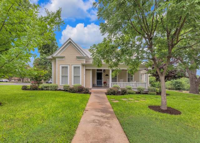 Property at 403 E 4th St S, Georgetown, TX 78626, 4 beds, 3 baths
