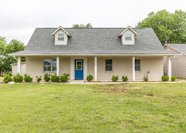 Property at 300 Carmel Creekside Dr, Hutto, TX 78634, 4 beds, 3 baths