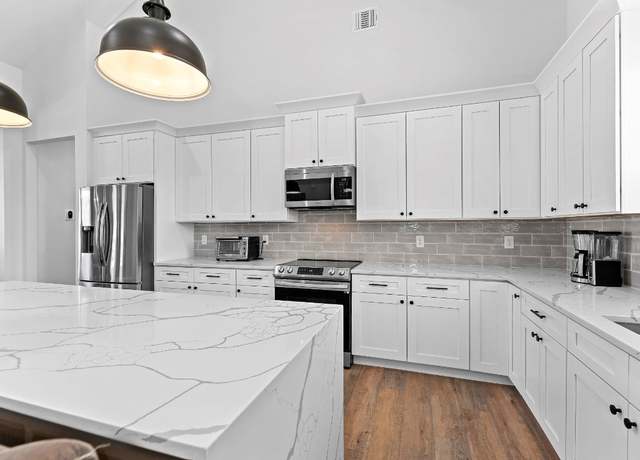 Property at 101 Saddle Mtn, Boerne, TX 78006, 4 beds, 3.5 baths